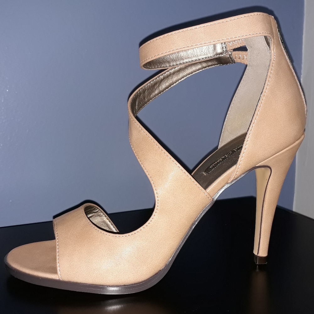 NWOT - Michael Antonio Sandals
